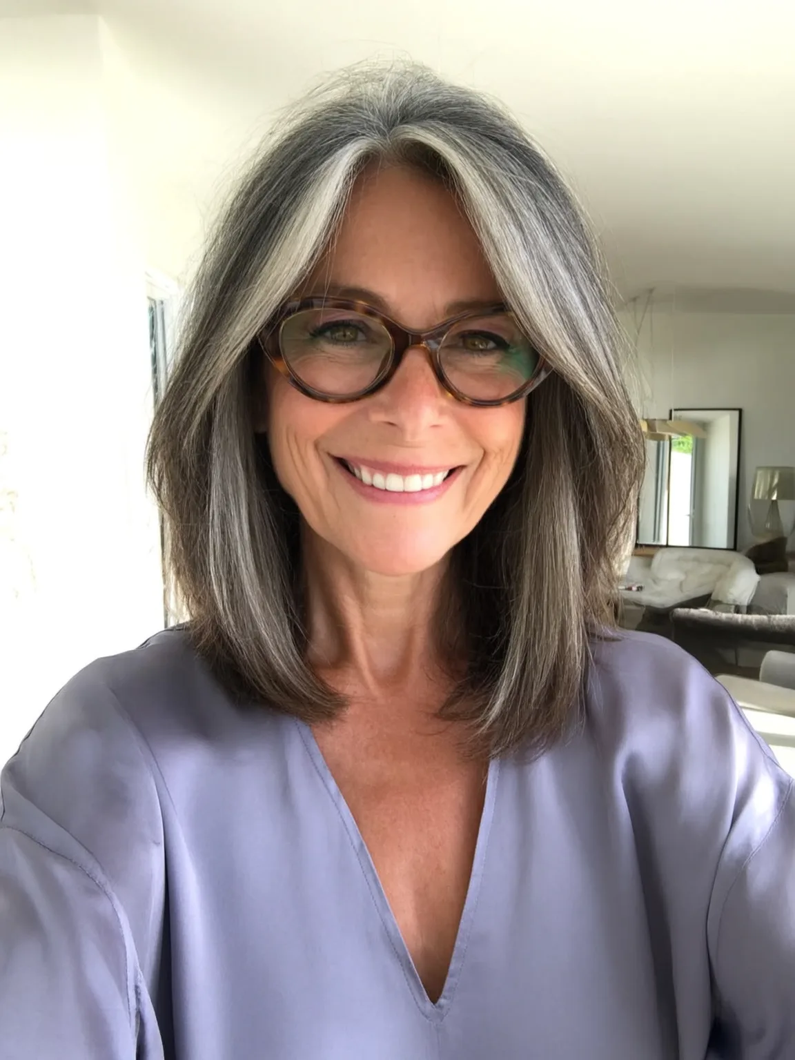 Classic Straight Lob with Silver Frost and Dark Undertones